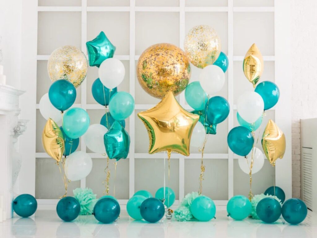 Шары для праздников: от простых украшений до арт-объектов