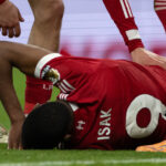 У нападающего «Ливерпуля» Исака перелом малоберцовой кости, его прооперировали