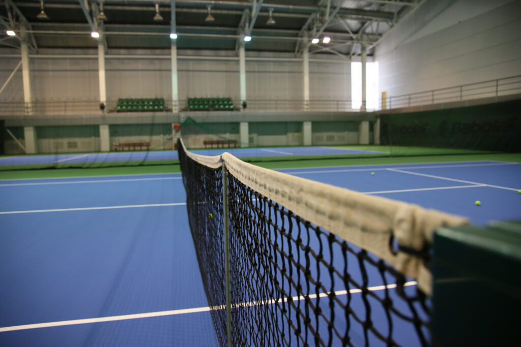 Занятия в теннисном центре: ваш путь к мастерству и здоровью