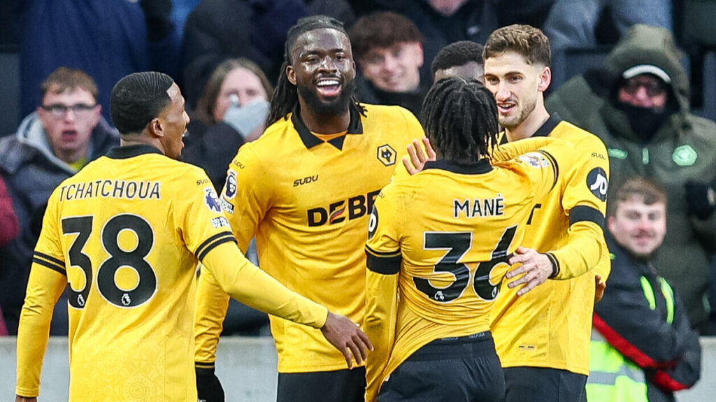 «Вулверхэмптон» одержал первую победу в сезоне АПЛ, разгромив «Вест Хэм»