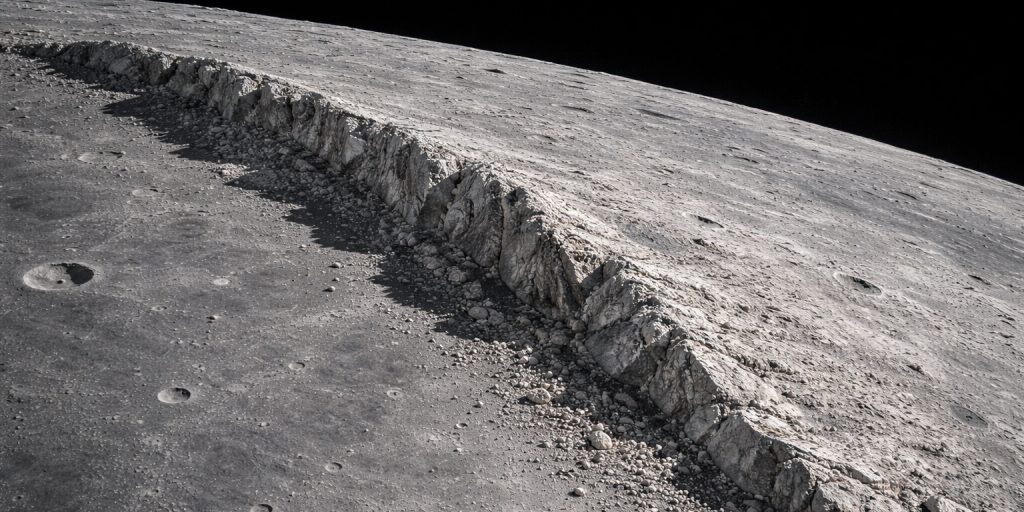 Луна вовсе не мёртвая — астрономы доказали, что она продолжает сжиматься