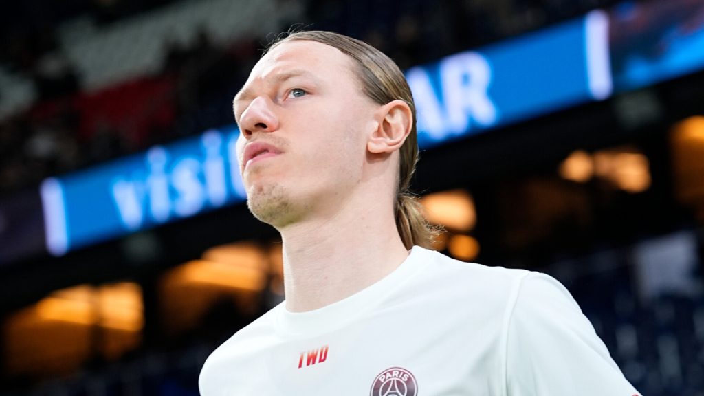 Защитники «ПСЖ» вернули долг Сафонову. Россиянину даже напрягаться не пришлось