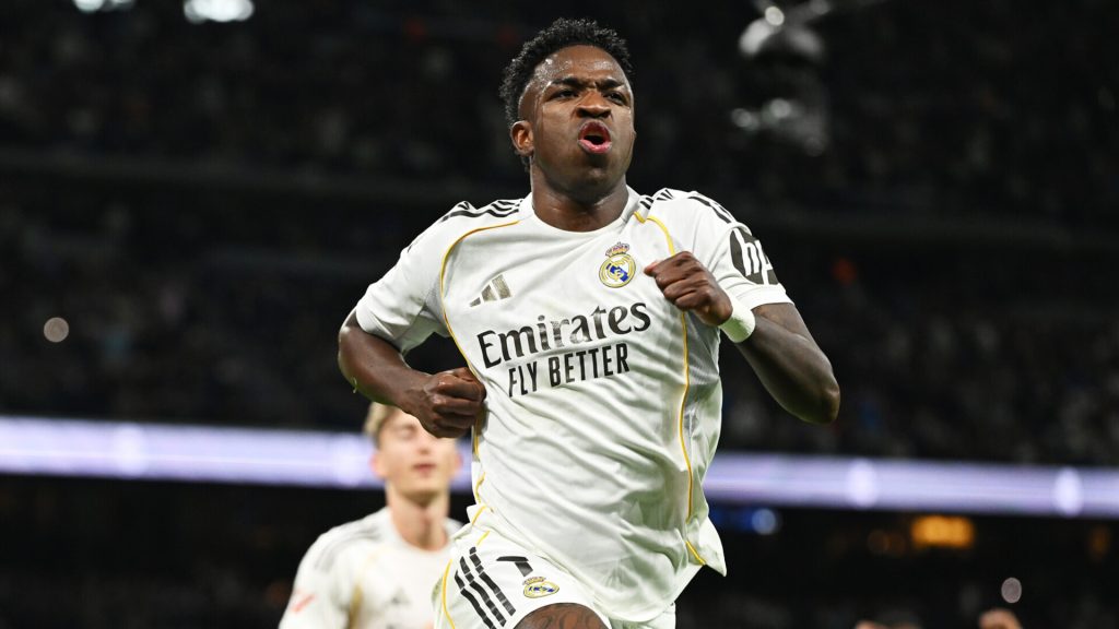 «Реал» разгромил «Реал Сосьедад» в матче Ла Лиги, Винисиус дважды забил с пенальти