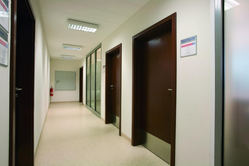 Звукоизоляционные и противопожарные двери для гостиниц: как создать тихую среду для гостей