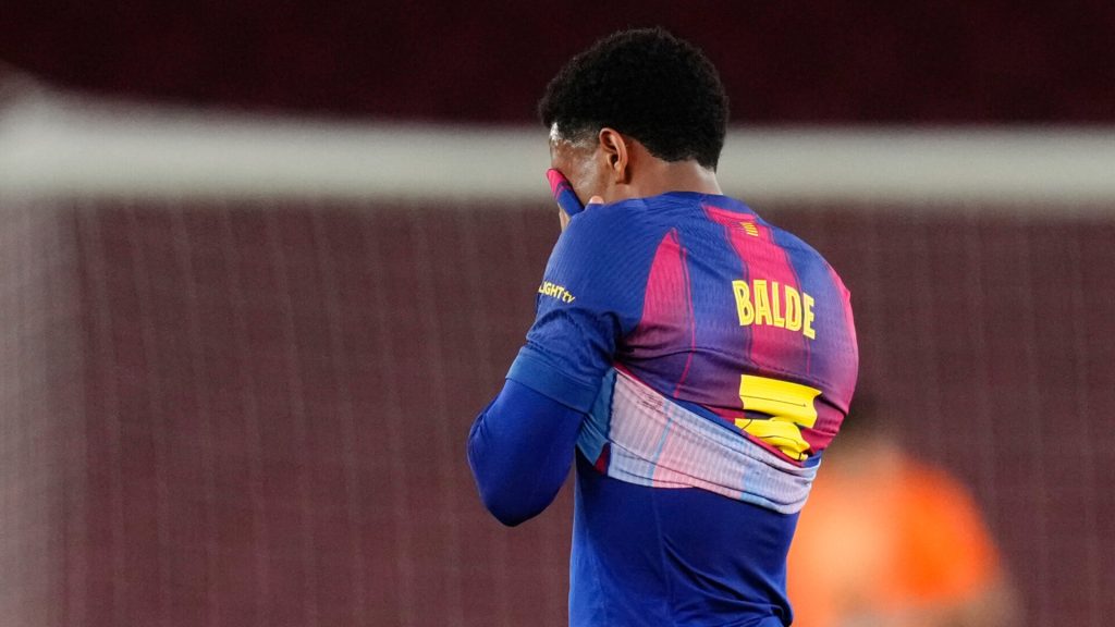 Защитник «Барселоны» Бальде выбыл на месяц из‑за травмы