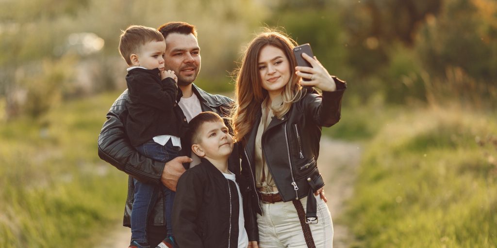 Социальный фонд России начал приём заявлений на новую семейную выплату для родителей с двумя и более детьми