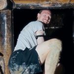 Матвей Сафонов спустился в шахту на Шри‑Ланке, чтобы добыть камень для кольца в подарок жене