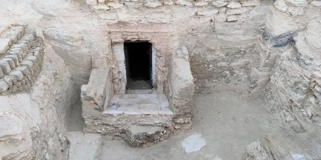 В Египте открыли высеченную в скале гробницу возрастом 3 000 лет