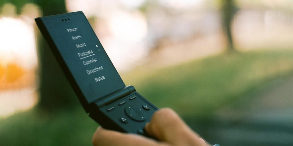 Представлен минималистичный телефон-раскладушка Light Flip без сенсорного экрана и ИИ