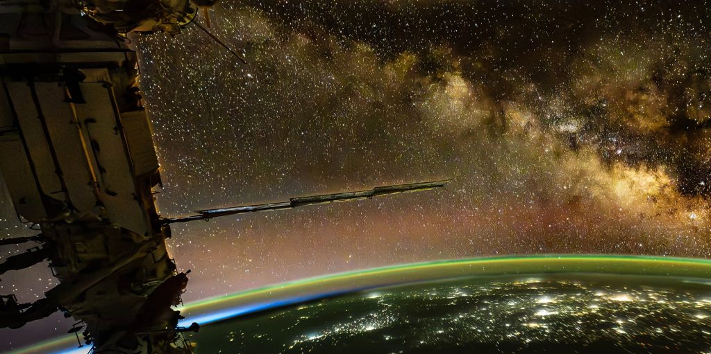 Астронавт NASA показал редкое фото Млечного Пути над горизонтом Земли, сделанное с МКС