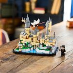 Lego представила самый маленький Хогвартс в истории — с Тайной комнатой и Зеркалом Еиналеж